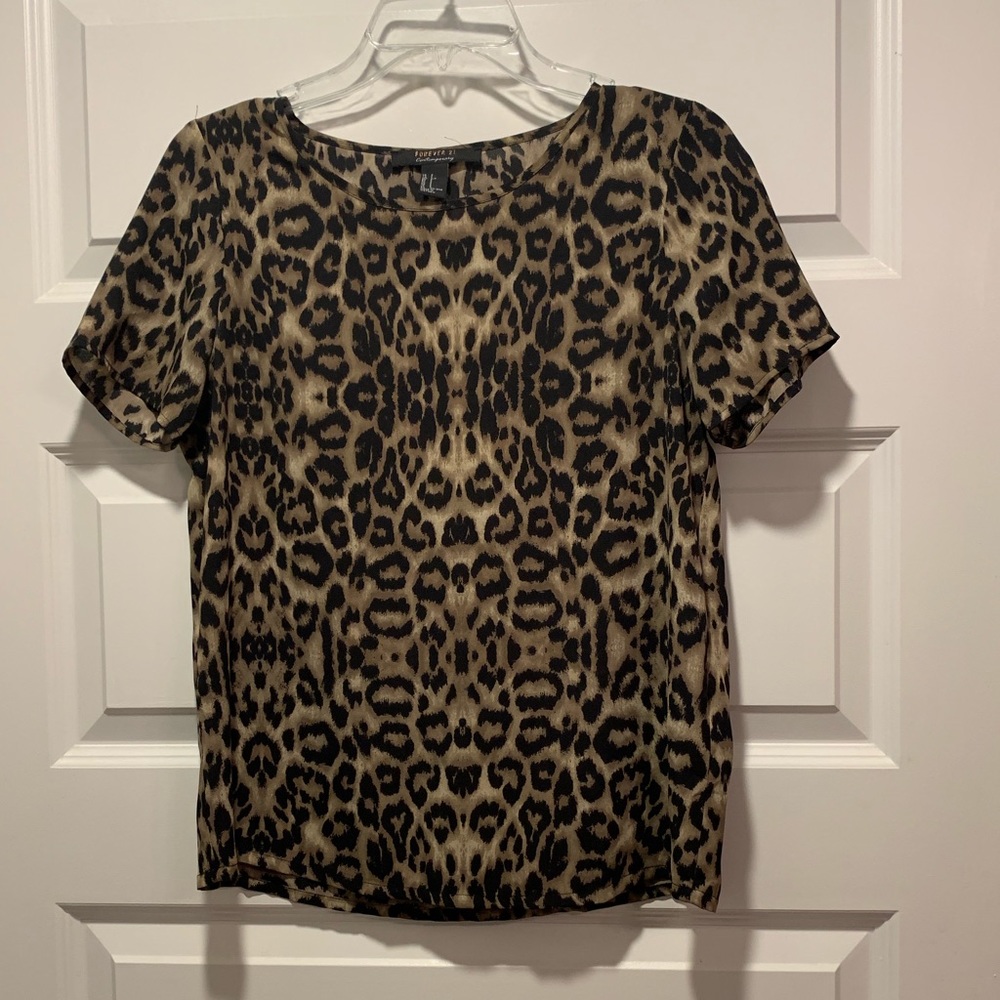 Cheetah print polyester top.
